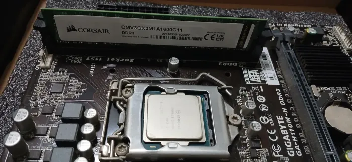 Kit Upgrade Intel Core i3 6100 + Placa-Mãe Gigabyte GA-H110M + 8GB RAM Corsair
