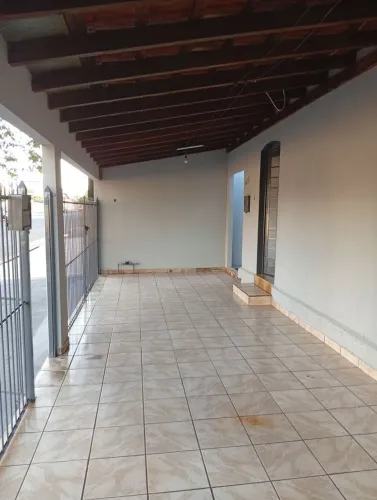 Casa com 3 Quarto(s) e 2 banheiro(s) para Alugar, 70 m² por R$ 1300 / Mês