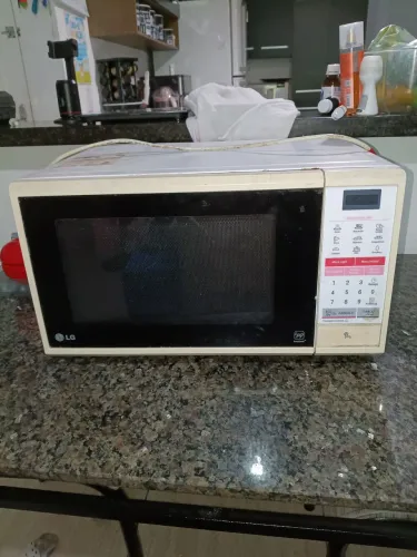 Vende-se micro-ondas da LG 220 volts  não está ligando