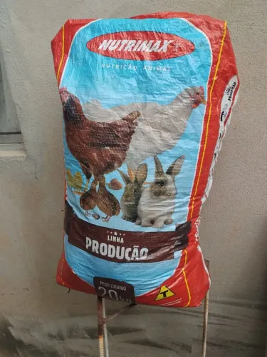 VENDE SE ESTERCO DE GALINHA PURO OU COM SERRAGEM  