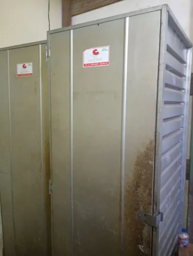 Vende se dois armários de fermentação capacidade cada um 20 Telas ou forma das grandes