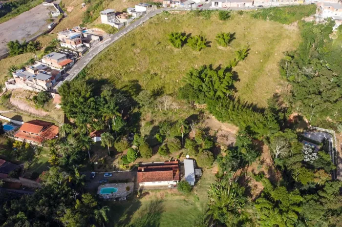 Granja com amplo terreno no bairro Granjas Betânia, Juiz de Fora, MG