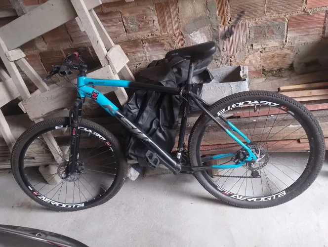 Bicicleta semi nova vendo ou troco por celular 