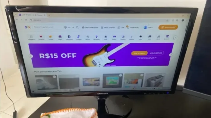 Monitor Samsung 24" - Preto - SEM MARCAS DE USO