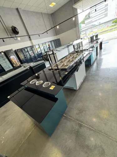 Buffet Restaurante 10 cubas aquecidas e 8 refrigeradas + porta pratos e talheres novo