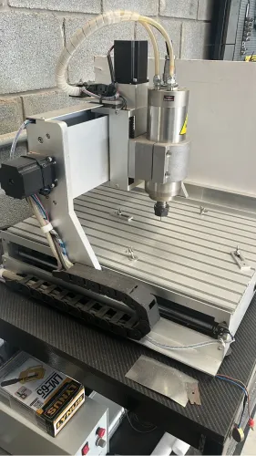 CNC router + peças novas para montar outra