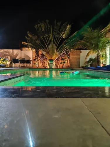 Casa à Venda com 2 quartos, 1 suíte , 2 vagas e 158m² por R$ 650.000
