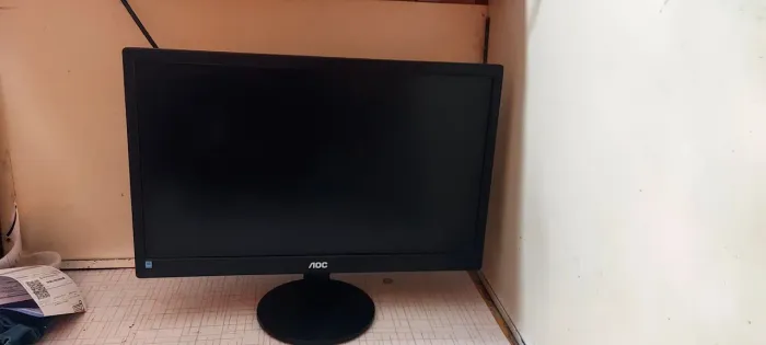 Vendo monitor AOC de LED 