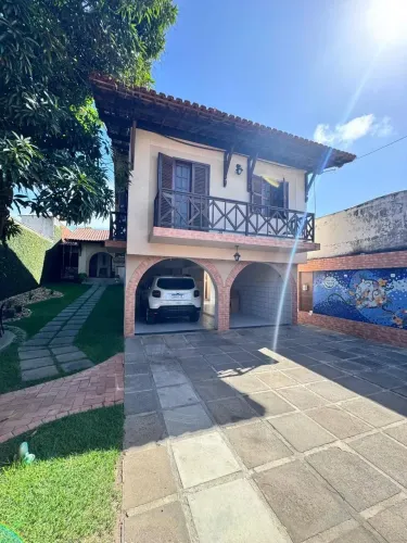 O PRIVILÉGIO DE MORAR EM UMA CHARMOSA CASA COM TOQUE SUIÇO