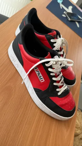 2 pares de Tênis Nike + Fila 