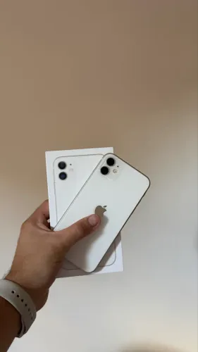 iPhone 11 128GB com caixa