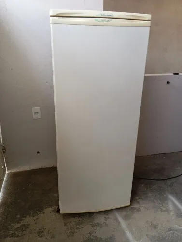 Geladeira Eletrolux funcionando perfeitamente 