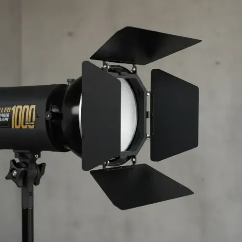 Kit 01 Iluminador Video Led 1000 Atek 127/220v Preto Branco-frio e 01 Refletor Bandeira 