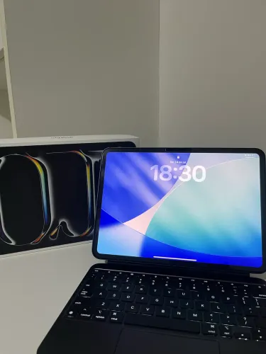iPad Pro 11 polegadas M5 256gb + iPad Magic Keyboard