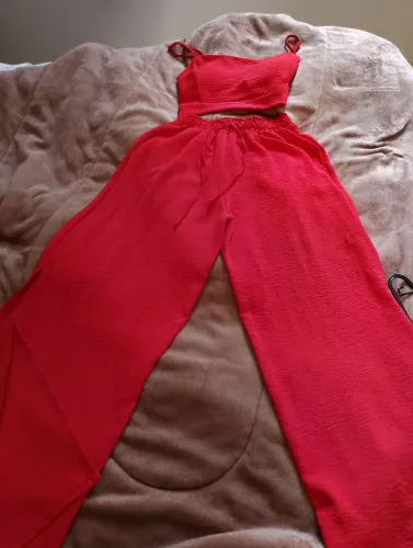 Conjunto calça pantalona e crooped vermelho