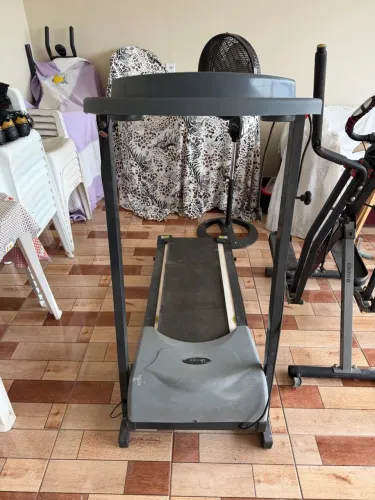 Vendo Aparelhos de academia Esteira e Elíptico para fazer manutenção 
