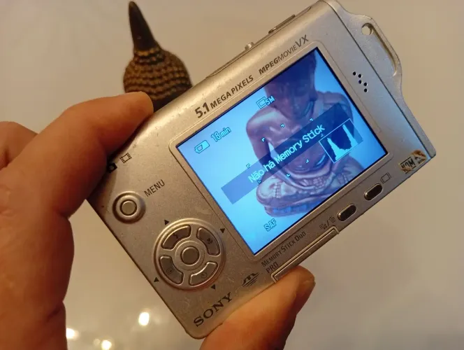 Sony cyber shot DSC-T7
