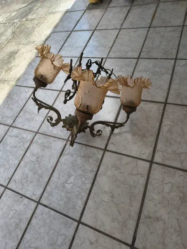 Vende-se lustre para quatro lâmpadas 