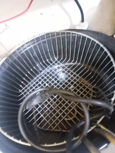 Fritadeira elétrica 3lts funciona perfeitamente 