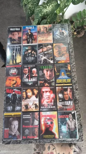 Dvd lote com 20 Filmes Originais.