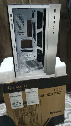 Vende seminovo Gabinete Gamer Lian Li Dynamic, Mid Tower, Vidro