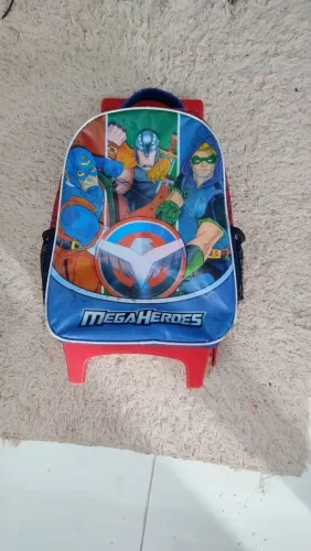 Mochila infantil usada mas em ótima condições de uso.