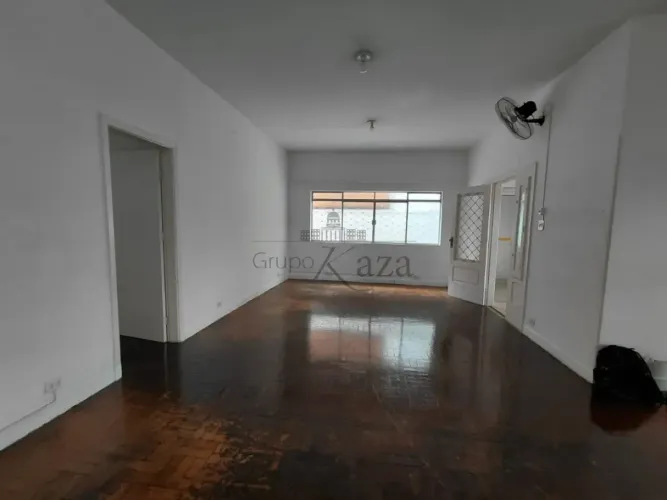 Oportunidade - Casa - Jardim São Dimas - 3 Dormitórios - 241m².