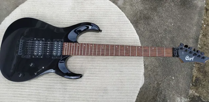 Guitarra Cort X250 captação EMG