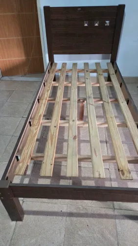 Cama de solteiro novinha
