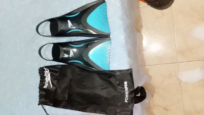 Vendo pé de pato da Speedo original por 200 reais