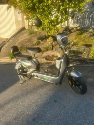Bicicleta Elétrica Cinza Ótimo estado