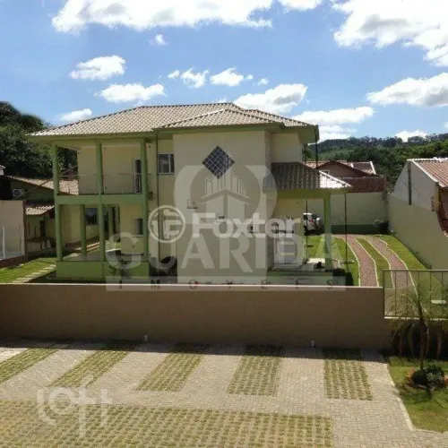 Casa à venda em Vila Nova com 379 m², 3 quartos, 1 suíte, 3 vagas