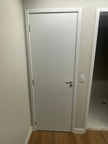 Porta Branca 70 cm largura e  2.10 altura