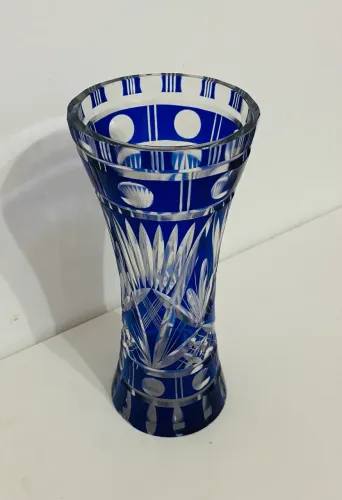 Antigo Vaso Em Cristal Da Bohemia Doublé Azul Lapidado