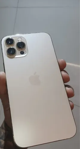 iPhone 12 Pro Max dourado