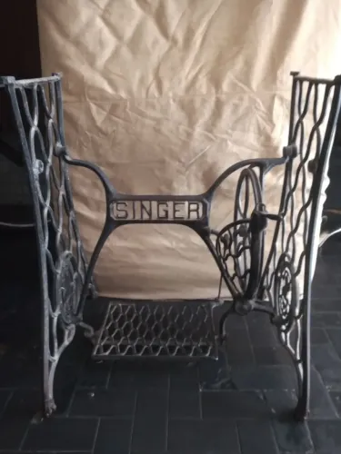Pé de mesa Singer