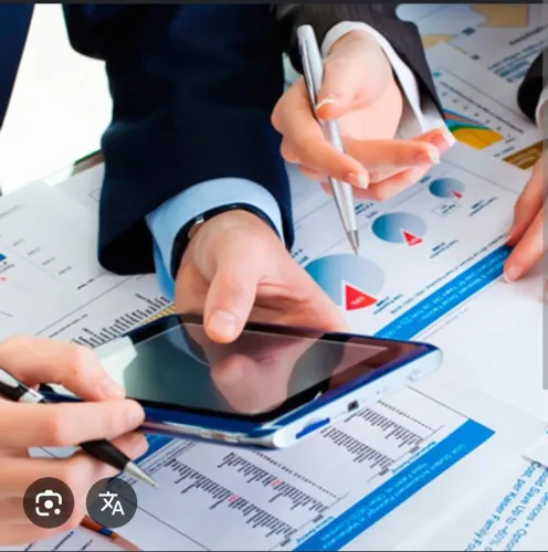 Serviços administrativos e prestação de serviços para pequenas e grandes empresas. 