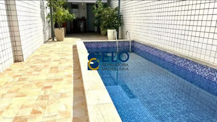 Casa à venda em Santos-SP, bairro Embaré: 3 quartos, 3 suítes, , 5 banheiros, piscina, chu