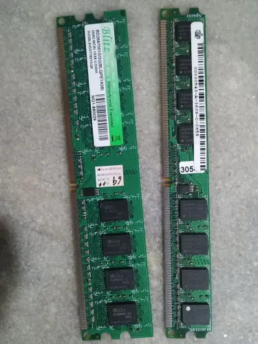 Dois pentes de 1gb de memória ram DDR2