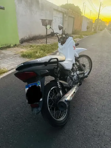 Vendo pop 110 branca , em dias , com recibo e dut , ano 2019