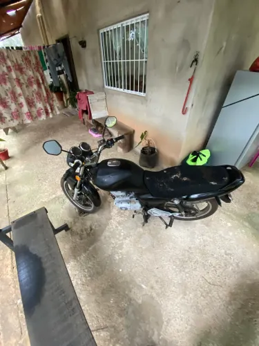 Vende-se moto só pegar e andar 