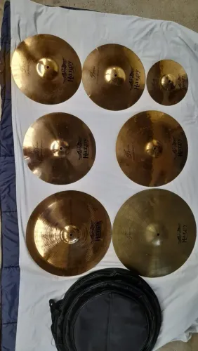 Jogo de pratos para bateria
