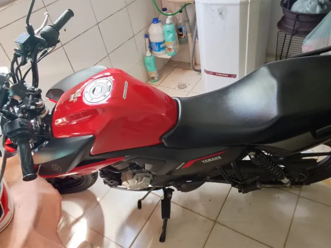Vendo factor 2025 moto muito boa e econômica