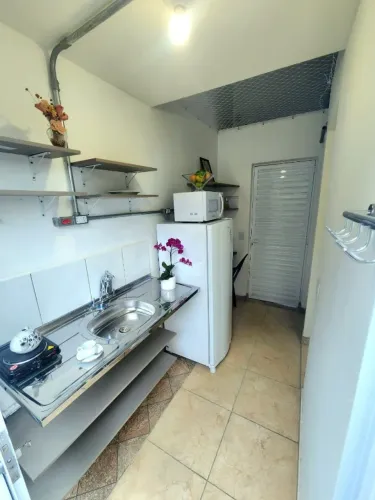 Alugo kitnet mobiliada com banheiro privativo. Vila Leopoldina, zona oeste. Trem perto 2km