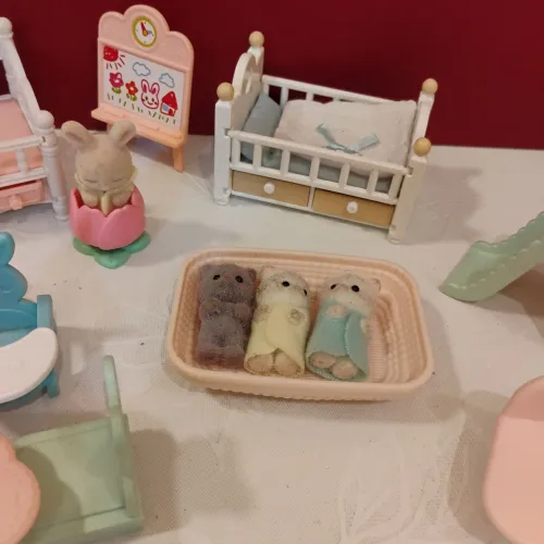 Sylvanian Family Kit completo de bebês.
