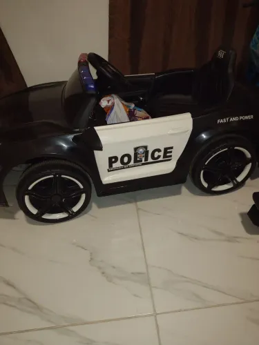 Carro elétrico da polícia infantil com controle
