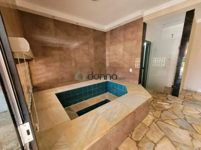 Casa para Aluguel no Bairro Universitário (Uberaba-MG) | 3 Quartos (2 Suítes), Piscina e V