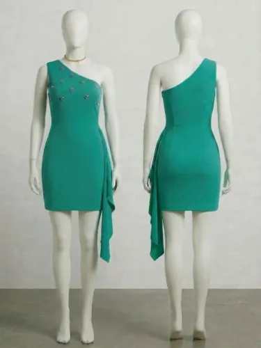 Vendo Vestido semi novo usado apenas um vez.