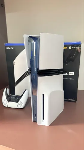 PS5 Pro 2Tb + Leitor de discos (Pego seu eletrônico)
