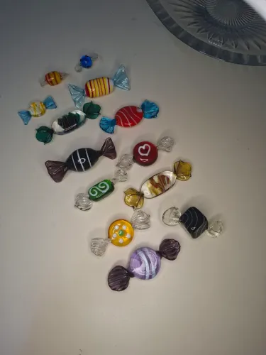 Kit contendo 13 balinhas de murano